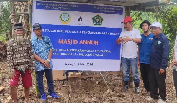 Bangun Masjid di Kampung Mualaf Rio Pedalaman Sulteng